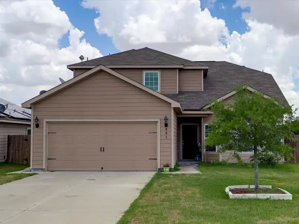 952 Lake View Circle W, Brookshire, TX 77423