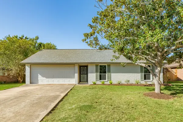 54 Blackgum Court, Lake Jackson, TX 77566