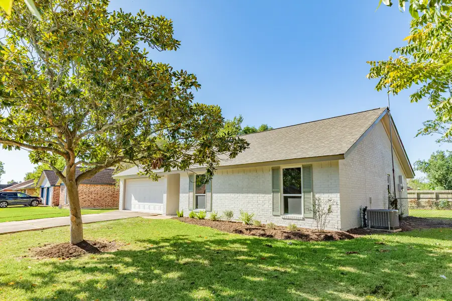 54 Blackgum Court, Lake Jackson, TX 77566 - #2