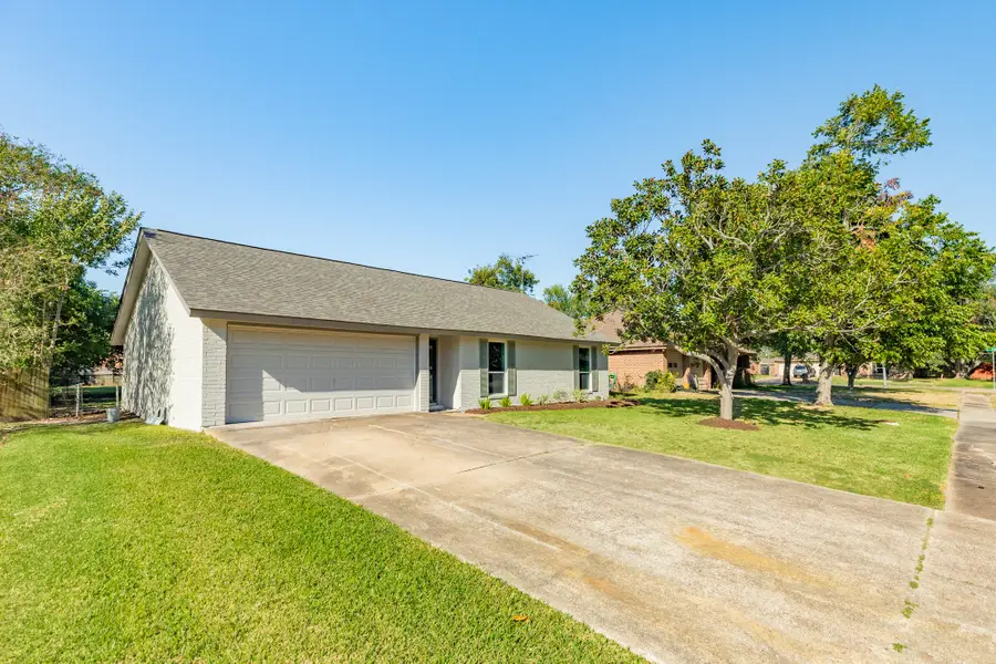54 Blackgum Court, Lake Jackson, TX 77566 - #3