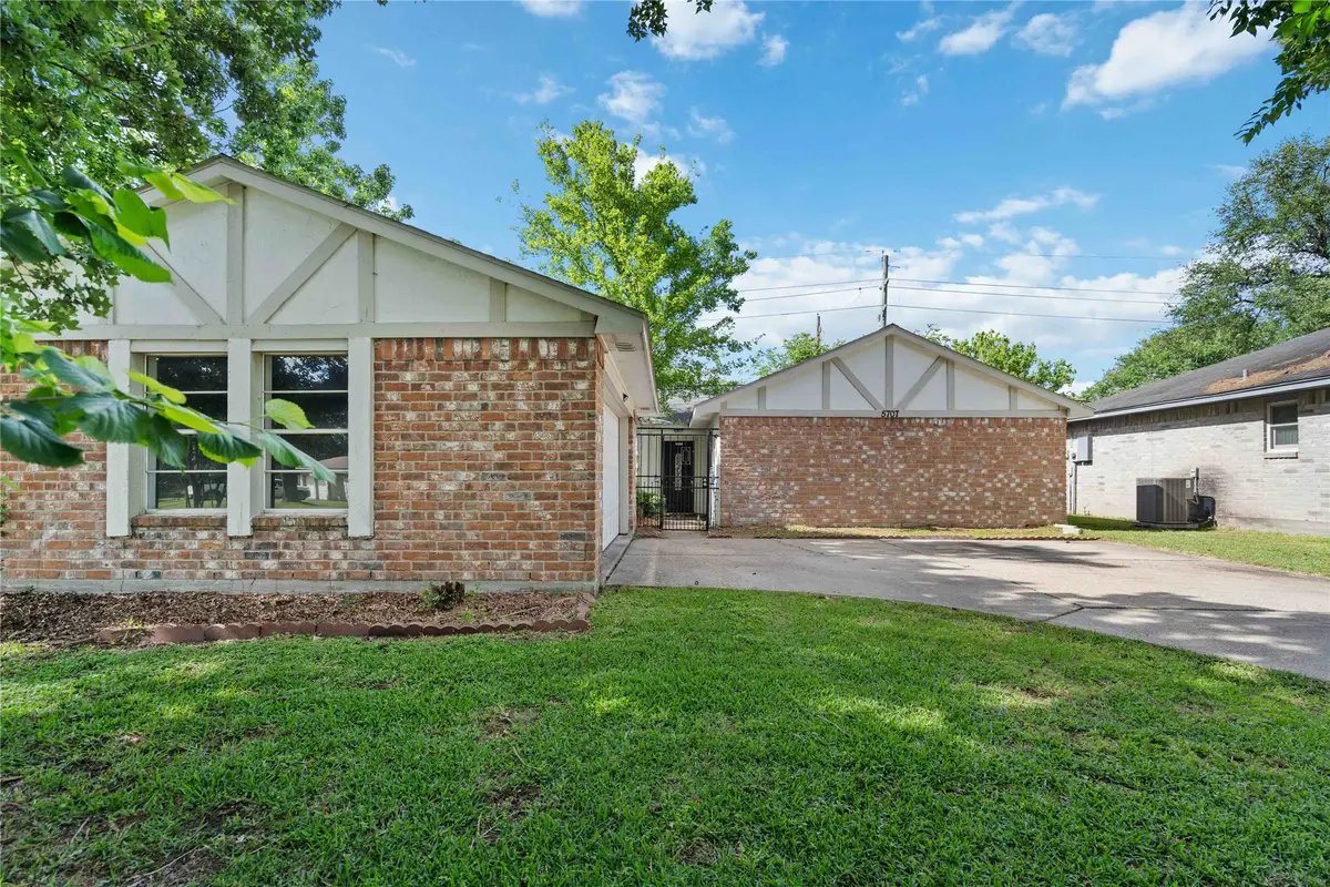 5707 Sunnygate Drive, Spring, TX 77373 - Image #1