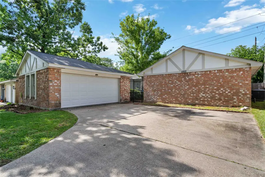 5707 Sunnygate Drive, Spring, TX 77373 - Image #2
