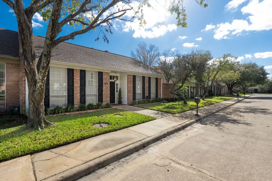 808 Dogwood Lane, Bryan, TX 77802 - Image #2