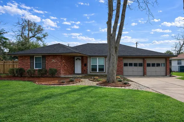 714 Center Way Street, Lake Jackson, TX 77566