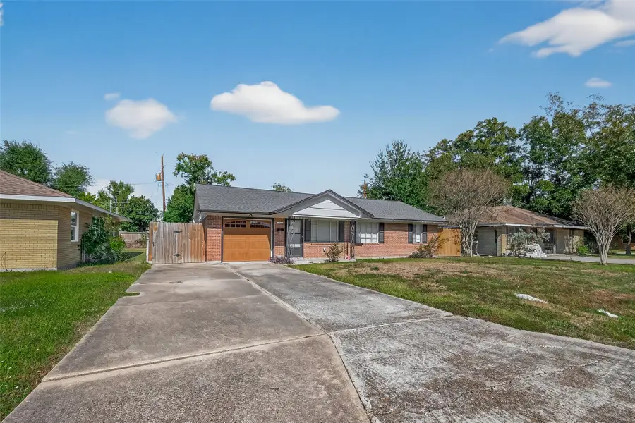 145 E Twickenham Trail, Houston, TX 77076 - Image #2