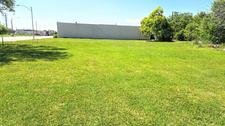 009 Texas Ave, Texas City, TX 77590 - Image #2