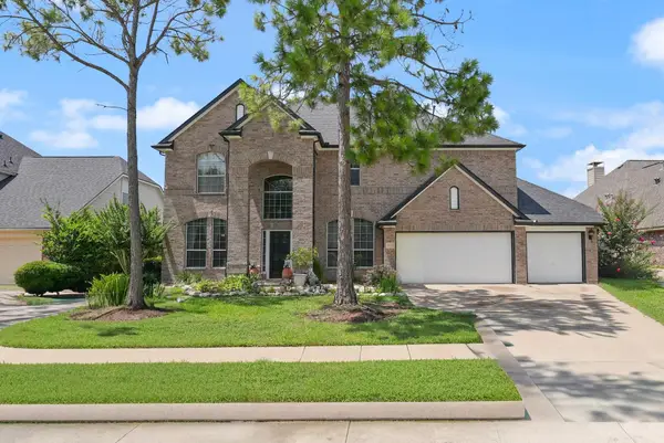 10003 Brookshore Ln, Pearland, TX 77584