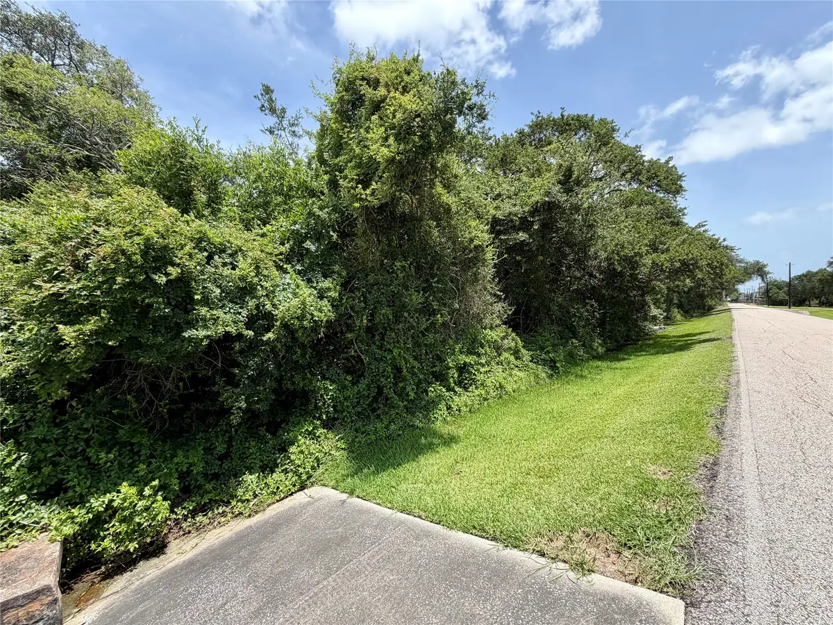 O Clopper Road, Seabrook, TX 77586 - #1