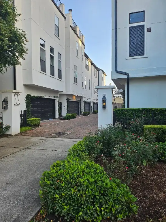 411 W 17th Street #B, Houston, TX 77008