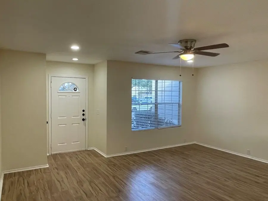 907 Grand Plains Drive, Houston, TX 77090 - Image #3