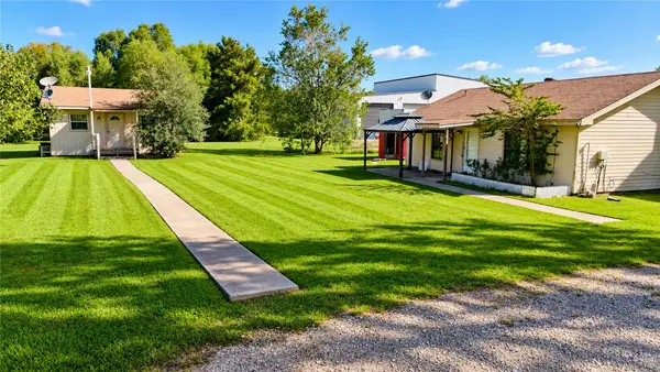13632 Montgomery Road, Santa Fe, TX 77510