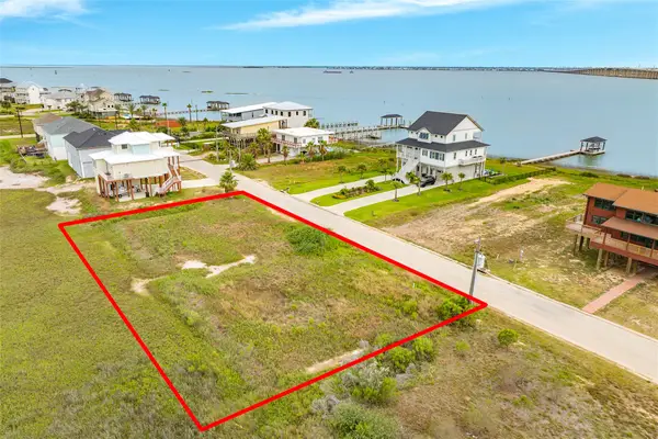 9115 W Bay Road, Galveston, TX 77554