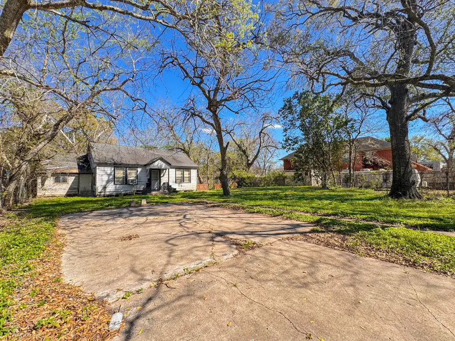 807 7th Street, Rosenberg, TX 77471 - #3