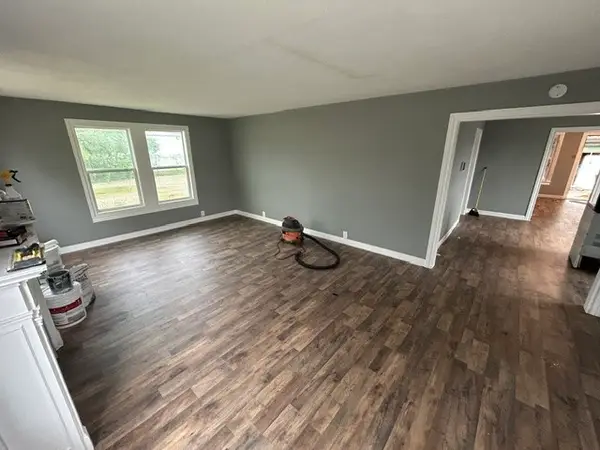 2450 South 4th, Beaumont, TX 77701