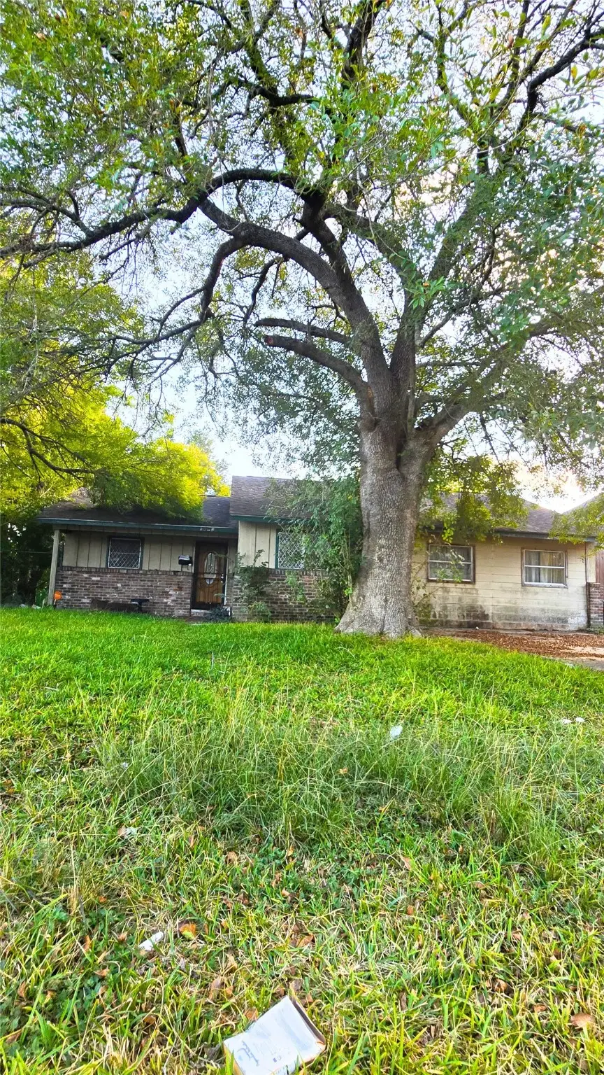 5642 Ricky St, Houston, TX 77033 - Image #1