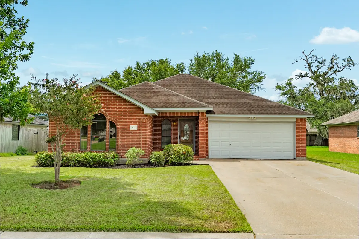 105 Washington Avenue, Clute, TX 77531 - #1