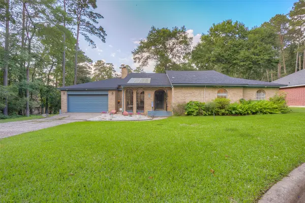 404 River Oaks Drive, Huntsville, TX 77340