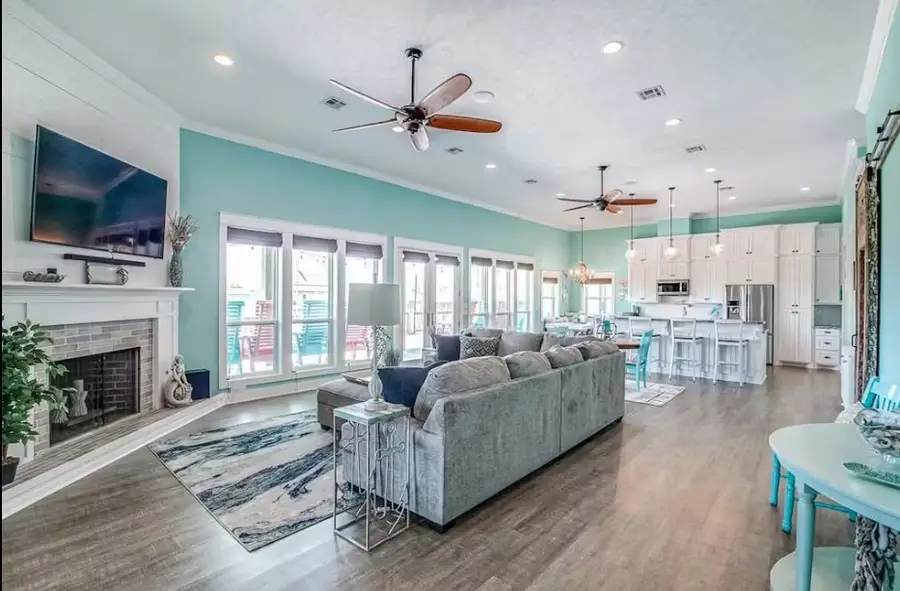 922 Palmridge Drive, Crystal Beach, TX 77650 - Image #3