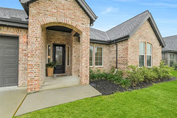 10015 Goliad Drive, Mont Belvieu, TX 77523