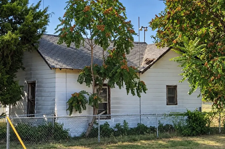 603 E College Street, Burkburnett, TX 76354 - #2