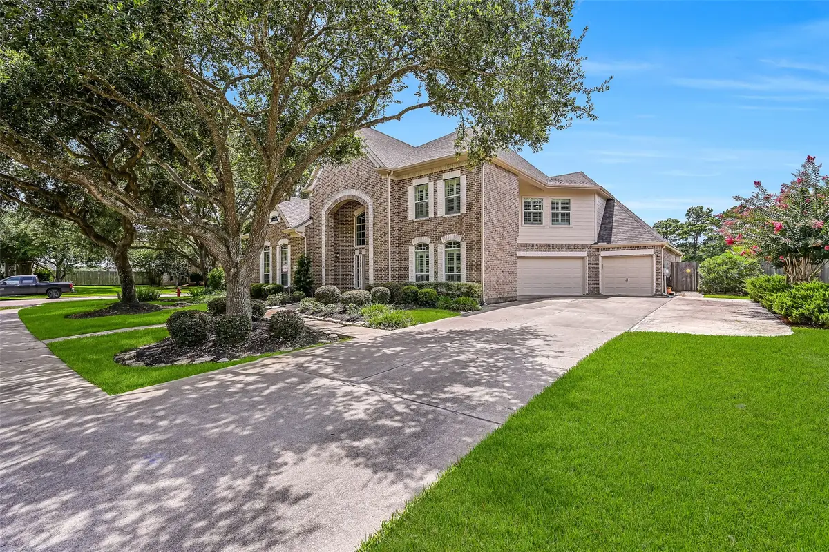 212 Falcon Lake Circle, Friendswood, TX 77546 - #1
