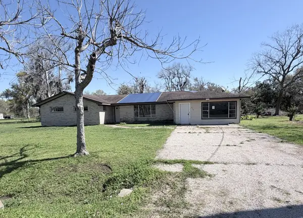 419 Lee Avenue, Jones Creek, TX 77541