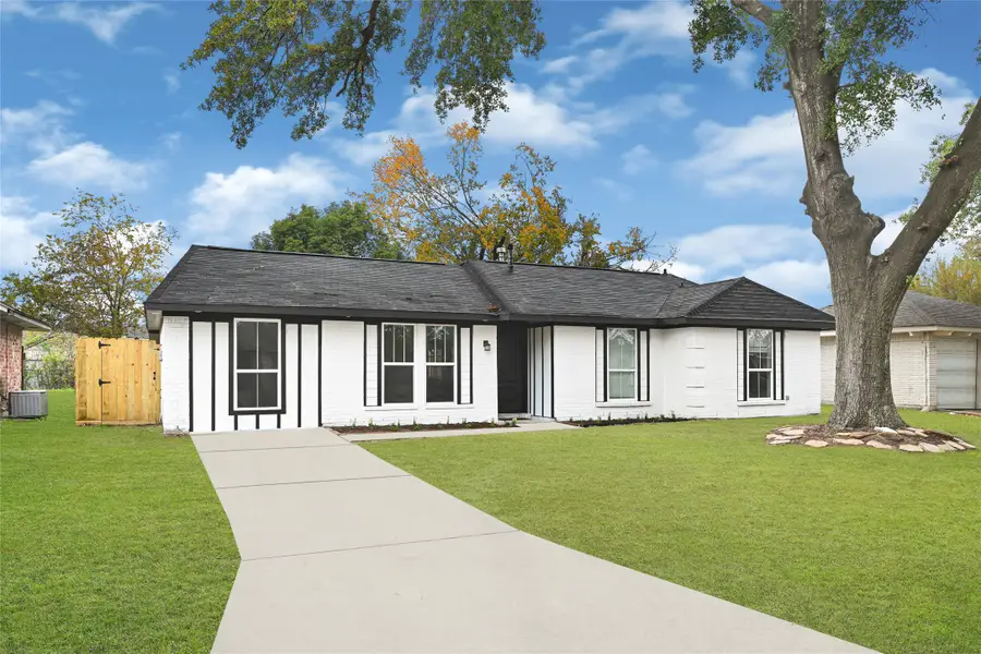 1722 Hidden Valley, Houston, TX 77088 - Image #2