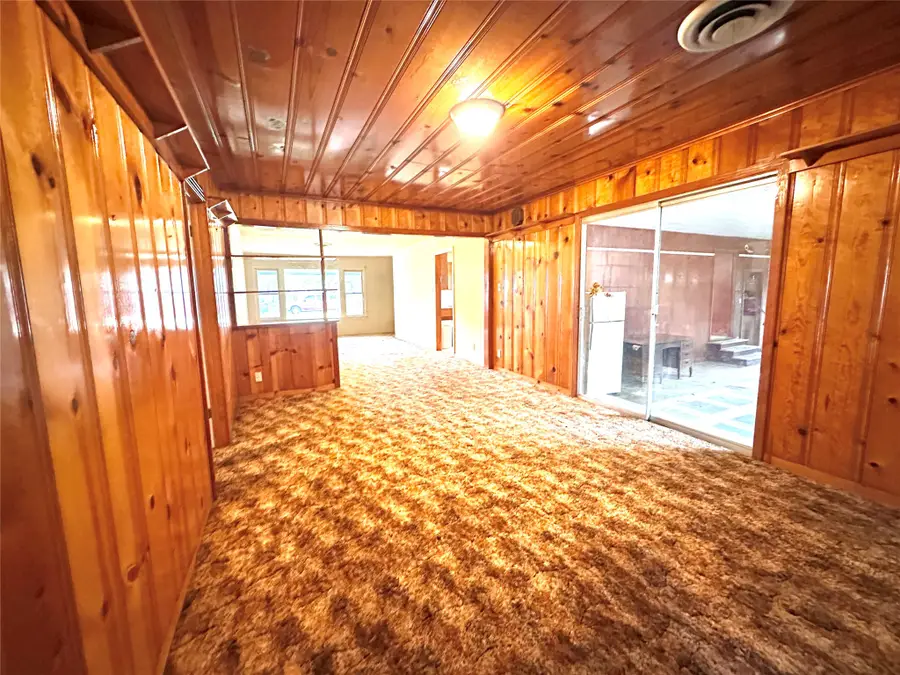 307 E Walnut Avenue, Winnie, TX 77665 - #2