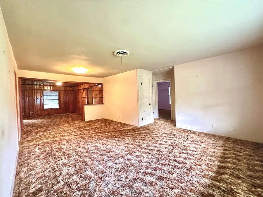 307 E Walnut Avenue, Winnie, TX 77665 - #3