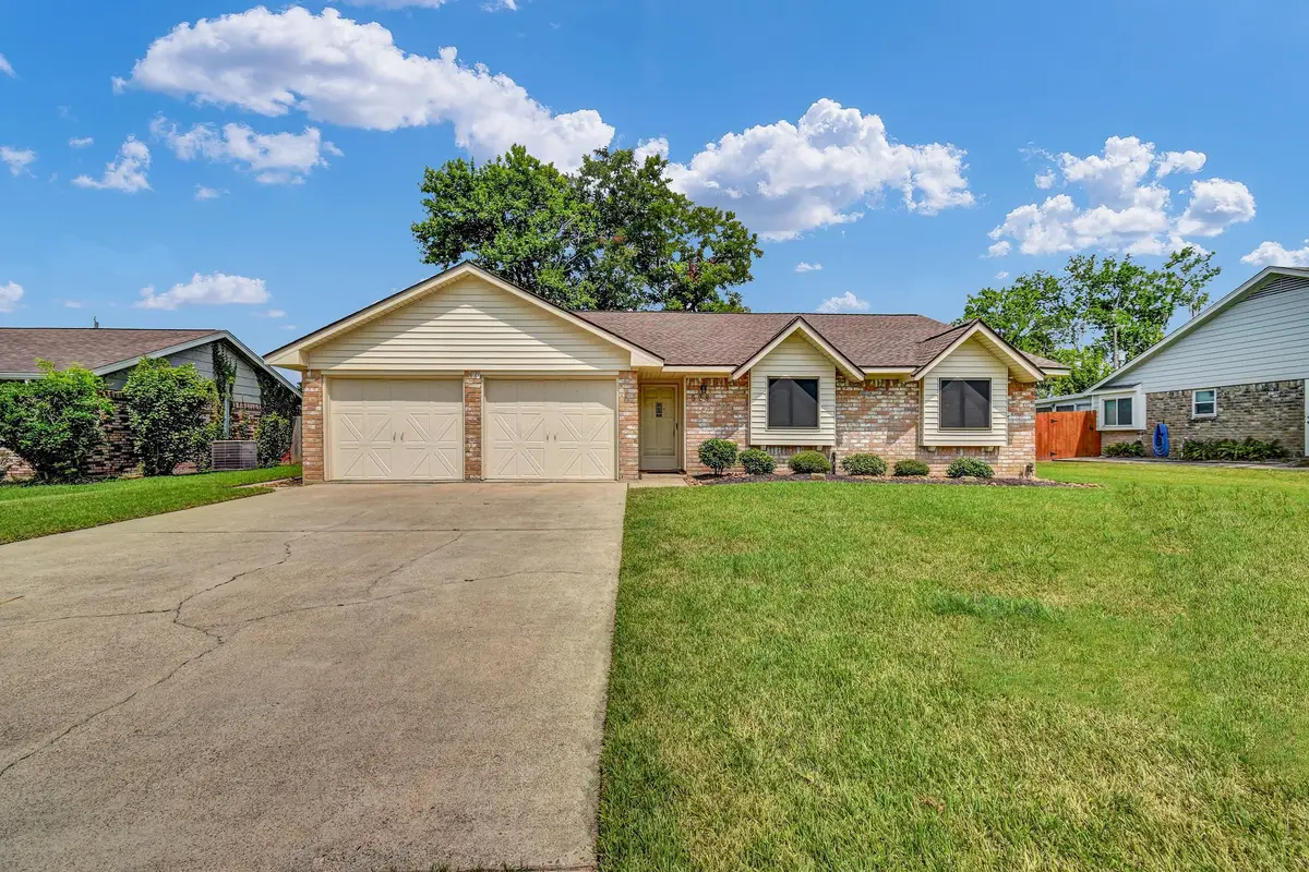 528 Daffodil Street, Lake Jackson, TX 77566 - #1