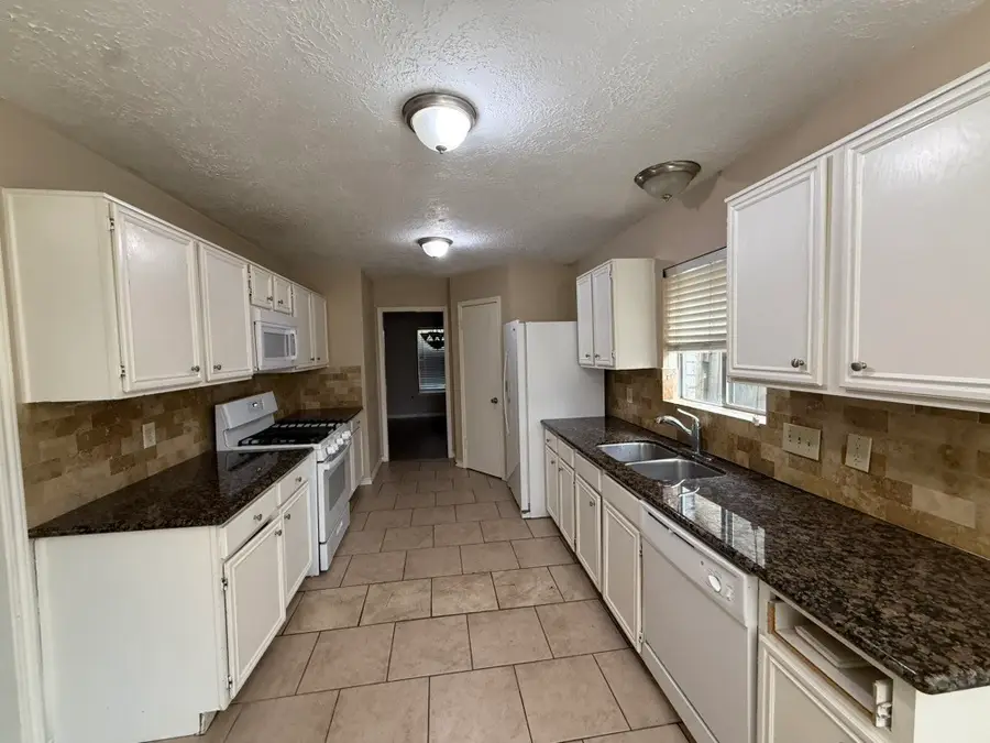 2623 Foxden Drive, Pearland, TX 77584 - Image #2