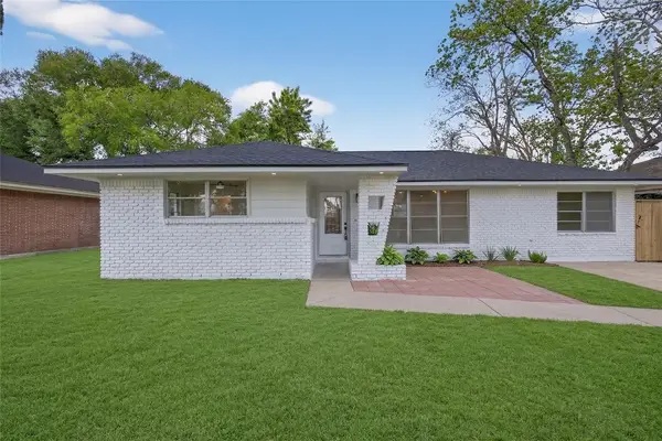 1726 Pecan Ln, Stafford, TX 77477