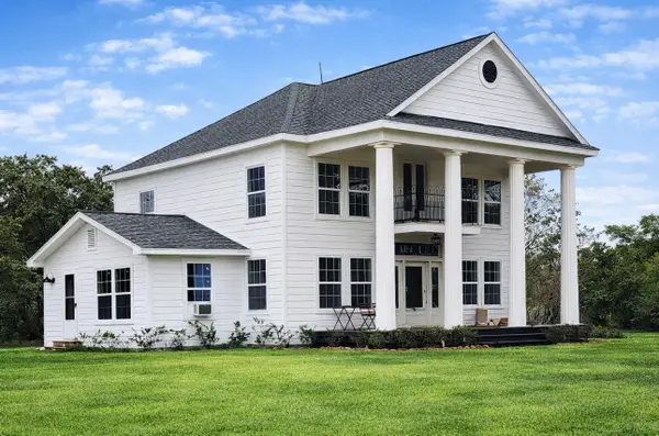 27 Cotton Bayou Circle, Cove, TX 77523