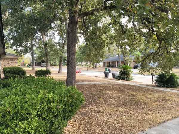 7211 Deep Forest Drive, Houston, TX 77088