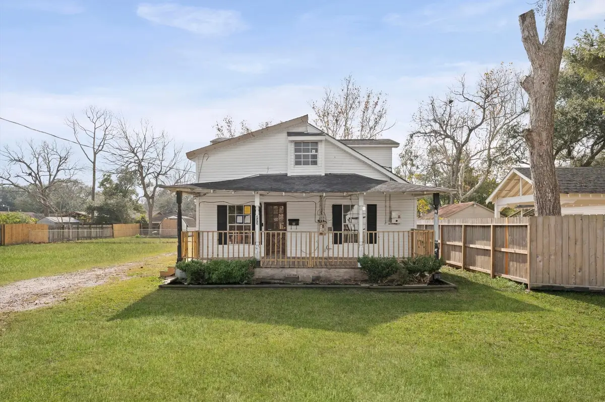 222 E Southland Avenue, Alvin, TX 77511 - Image #1
