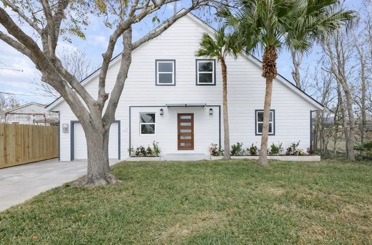 2410 E Bayshore Drive, Dickinson, TX 77539 - #1