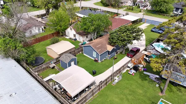 409 Robert Lee Road, Houston, TX 77009