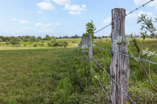 555 Knape Road, La Grange, TX 78945
