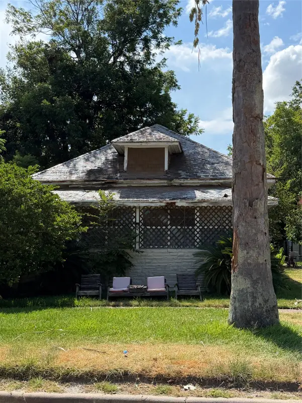 515 4th Street, Texas City, TX 77590