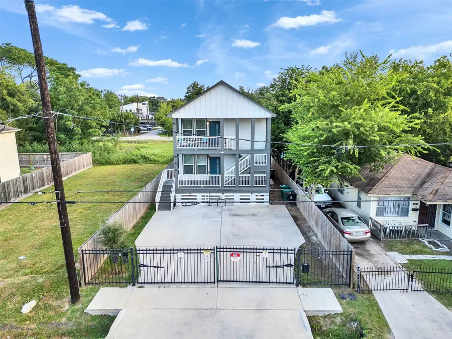 819 E 40th Street #A/B, Houston, TX 77022 - Image #3