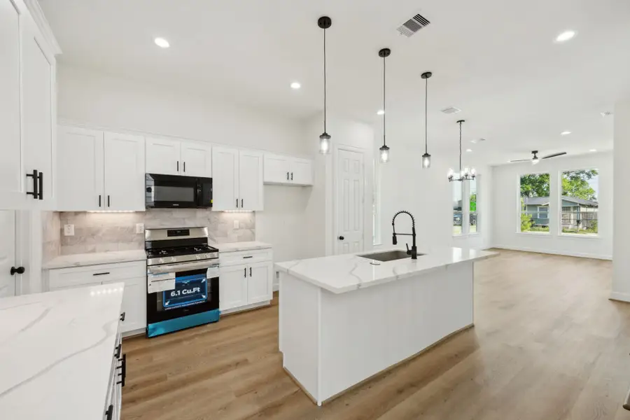 418 Delaware St, Houston, TX 77029 - #2