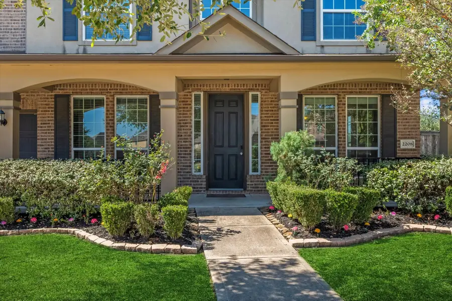 2208 Hannah Creek Court, Pearland, TX 77089 - Image #2
