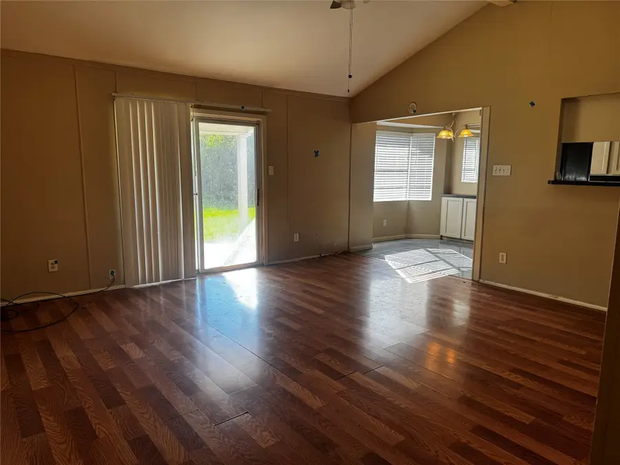 10034 Antrim Lane, La Porte, TX 77571 - Image #2