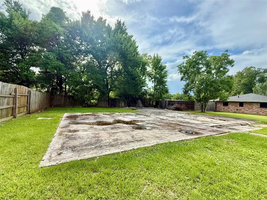 320 Hebert Street, Vidor, TX 77662 - #2
