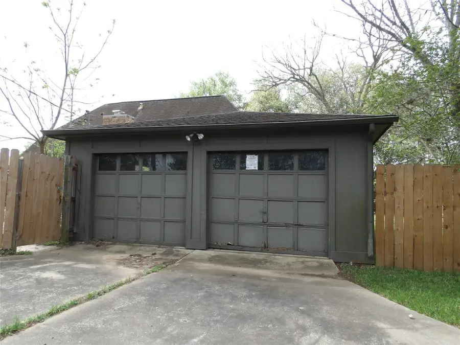 101 Rose Trail, Lake Jackson, TX 77566 - #3