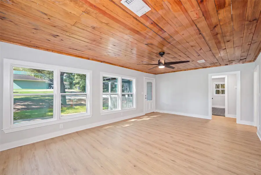 805 E Tom Green Street, Brenham, TX 77833 - #2
