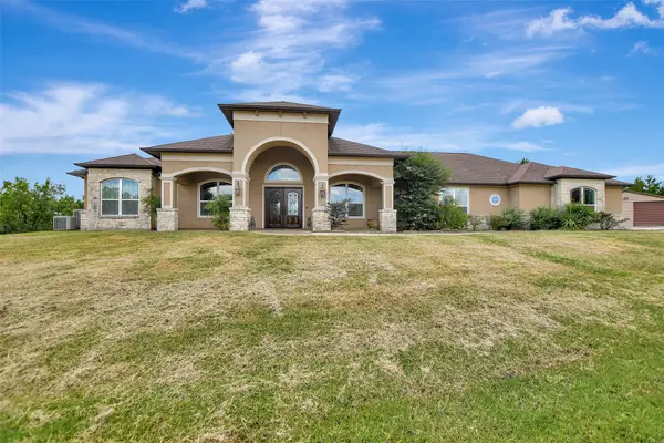 690 Meadow Bend Road, Bellville, TX 77418
