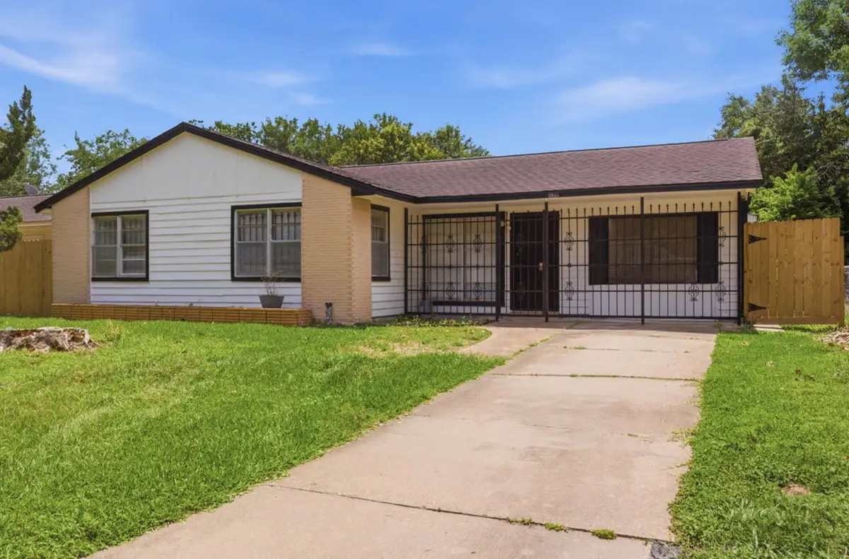 5622 Woodgreen Street, Houston, TX 77033 - #1