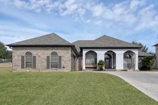 135 April Waters Drive N, Montgomery, TX 77356