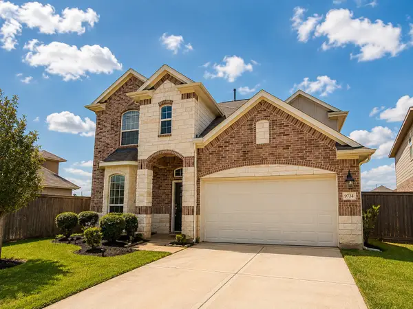 9734 Willowmoor Lane, Brookshire, TX 77423